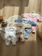 Tenue de Naissance 3 pièces en Maille Personnalisée – Élégance à la Jacadi