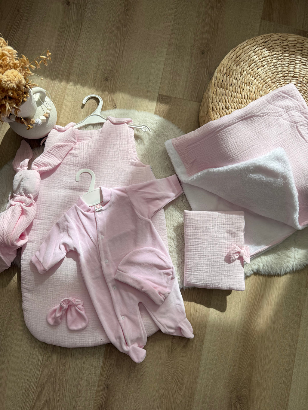 Pack Naissance Complet personnalisé – Doudou + Plaid + Protège Carnet + Gigoteuse + Tenue de Naissance velours 3 pièces