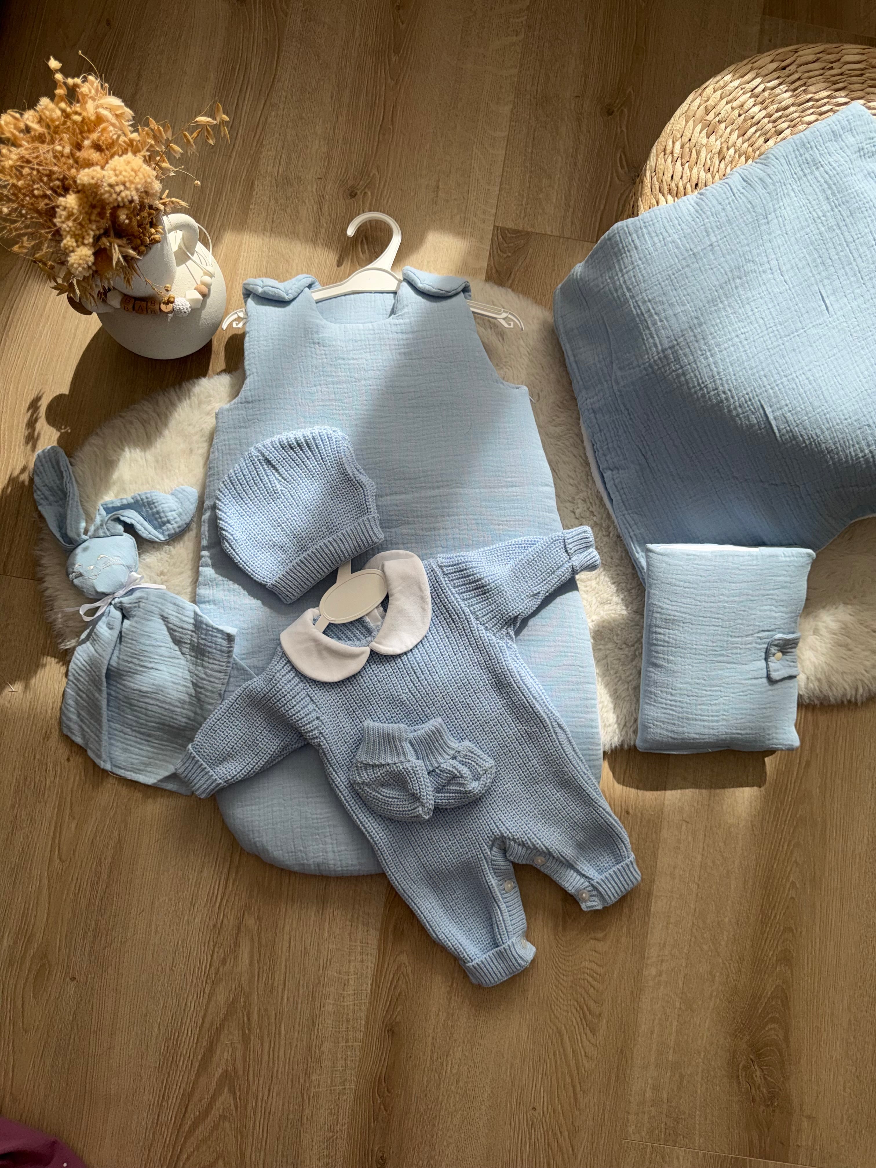 Pack Naissance Complet personnalisé – Doudou + Plaid + Protège Carnet + Gigoteuse + Tenue de Naissance en maille 3 pièces
