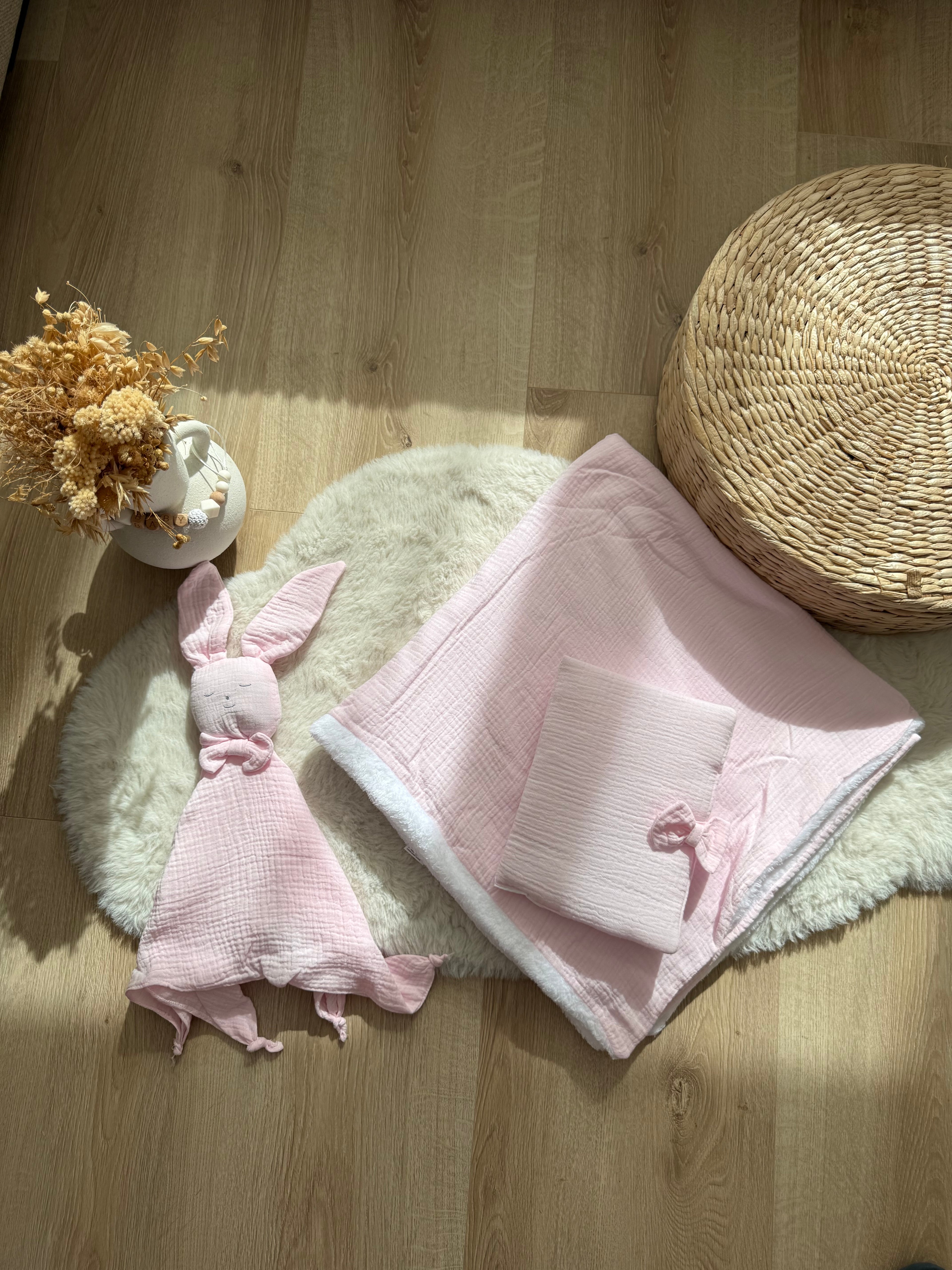 Pack Naissance Personnalisé – Doudou + Plaid + Protège Carnet de Santé