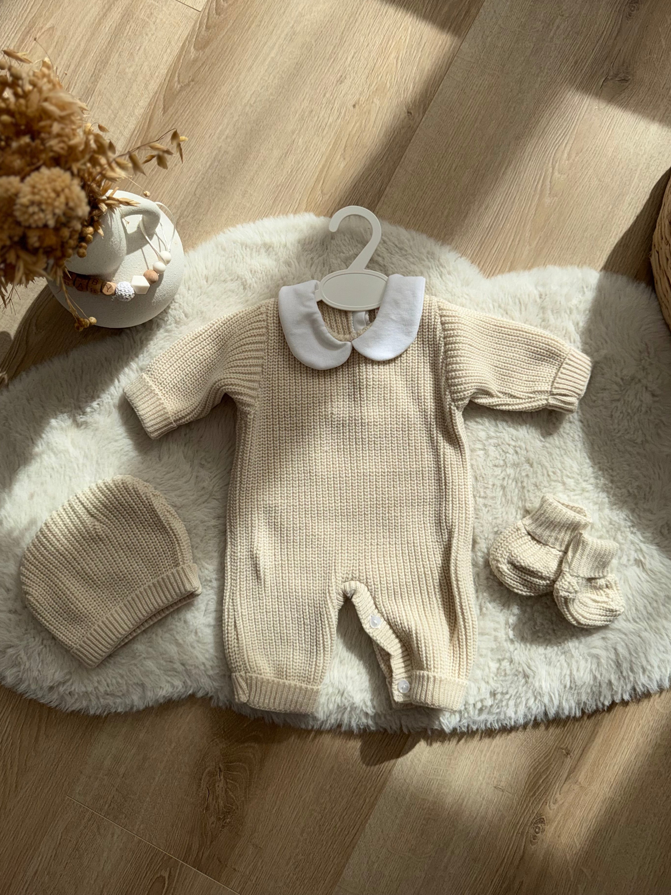 Pack Naissance Complet personnalisé – Doudou + Plaid + Protège Carnet + Gigoteuse + Tenue de Naissance en maille 3 pièces