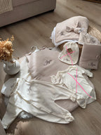 Pack Naissance Complet personnalisé – Doudou + Plaid + Protège Carnet + Gigoteuse + Tenue de Naissance velours 3 pièces