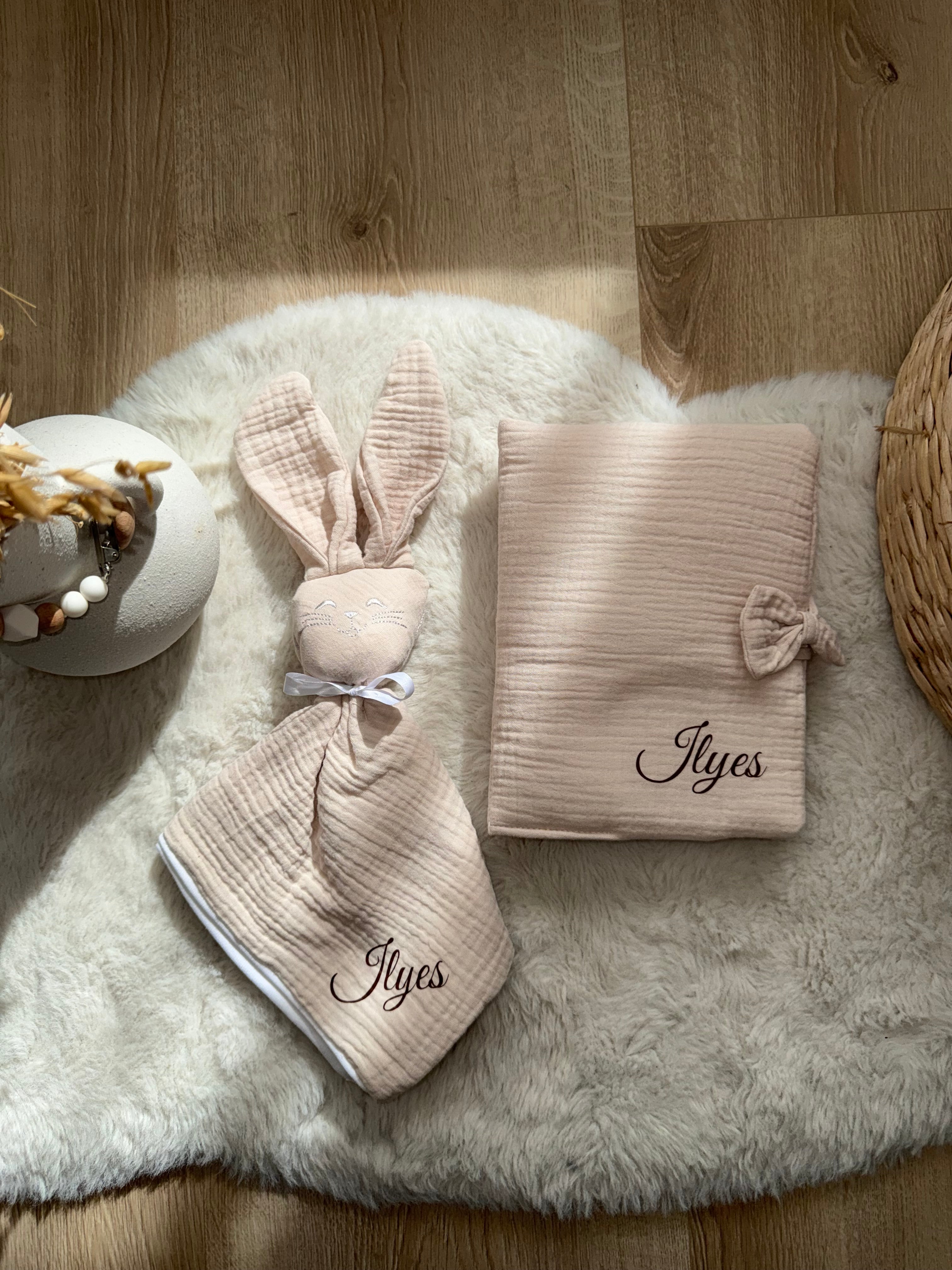 Pack Naissance Personnalisé – Doudou + Protège Carnet de Santé