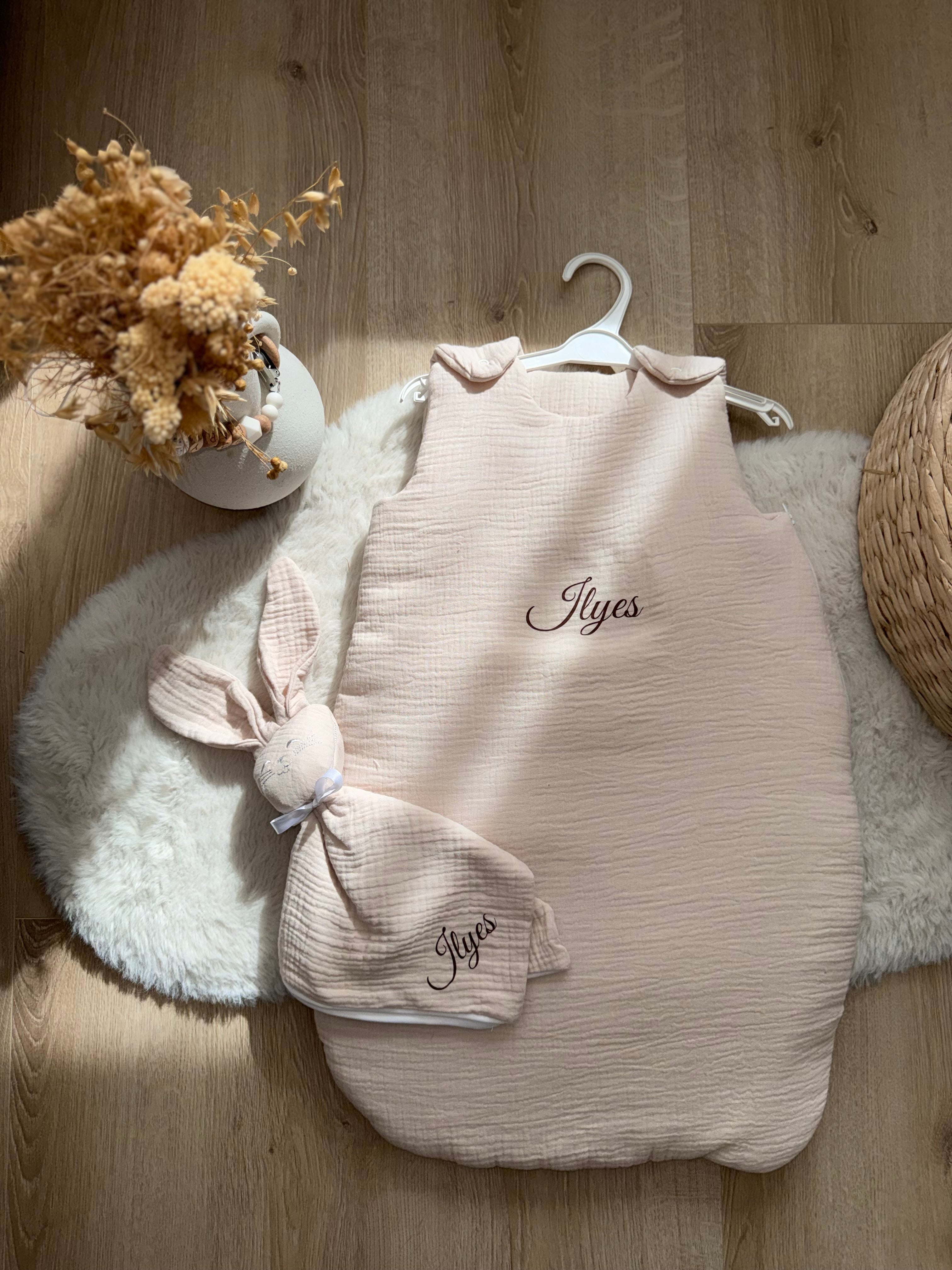 Pack Naissance Personnalisé – Gigoteuse + Doudou